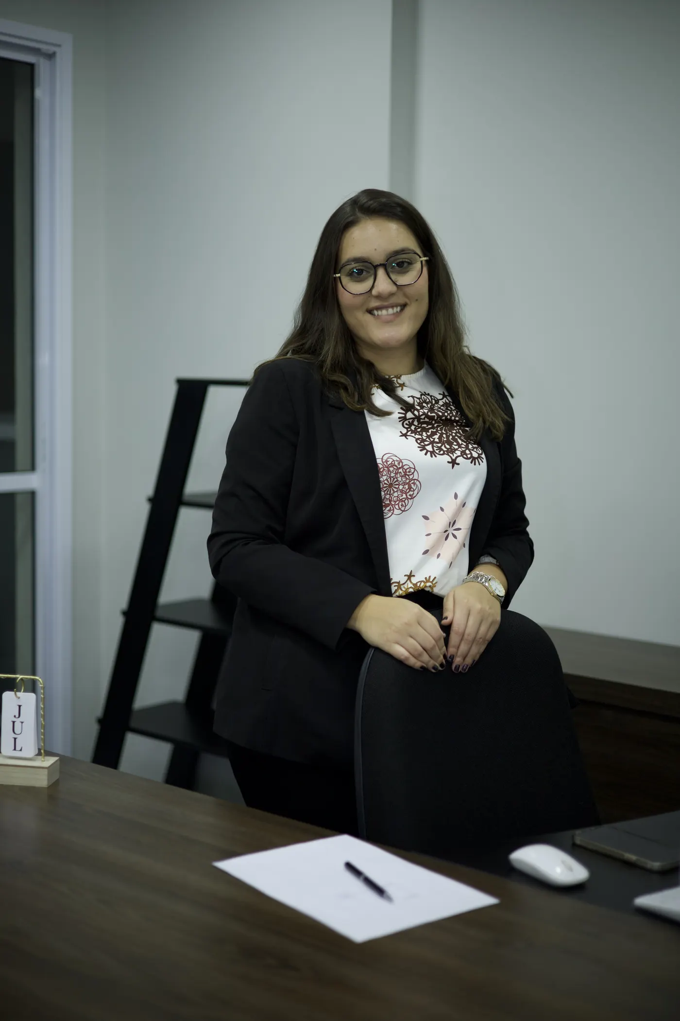 Iandara Manfredo em seu escritório